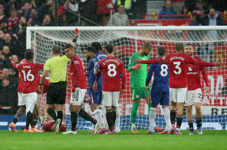 MAN UTD EDGE CHELSEA IN CHAOTIC OLD TRAFFORD CLASH AFTER EARLY SANCHEZ RED MAN UTD EDGE CHELSEA IN CHAOTIC OLD TRAFFORD CLASH AFTER EARLY SANCHEZ RED